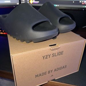 Mens 8 black yeezys